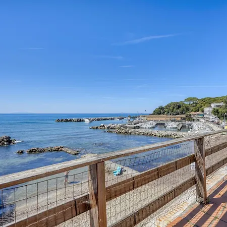 Seatavern Seafront Apartment *